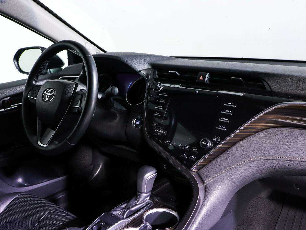 Toyota Camry 2018 года с пробегом. Фото: #8