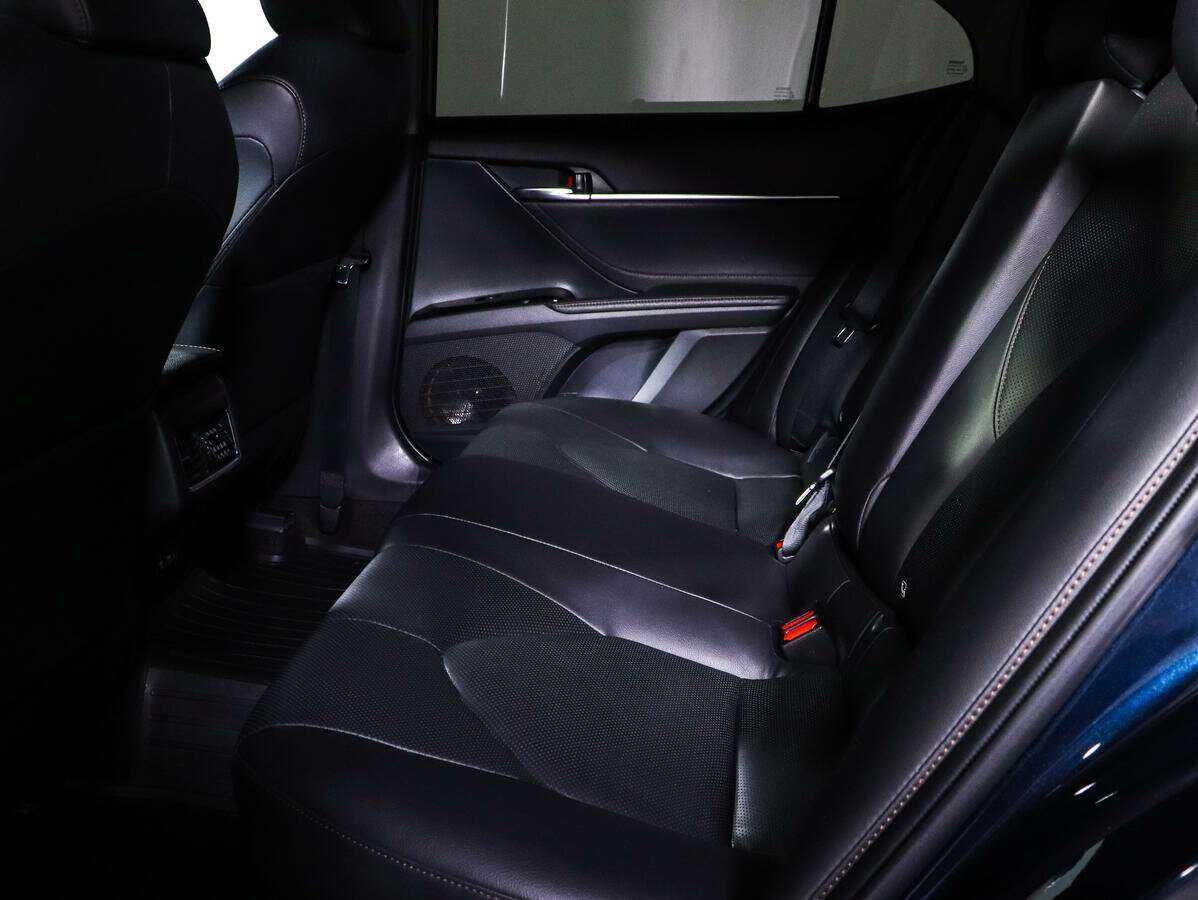 Toyota Camry 2018 года с пробегом. Фото: #9