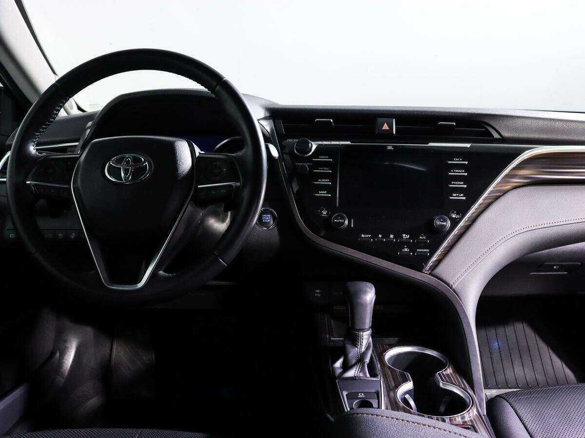 Toyota Camry 2018 года с пробегом. Фото: #11