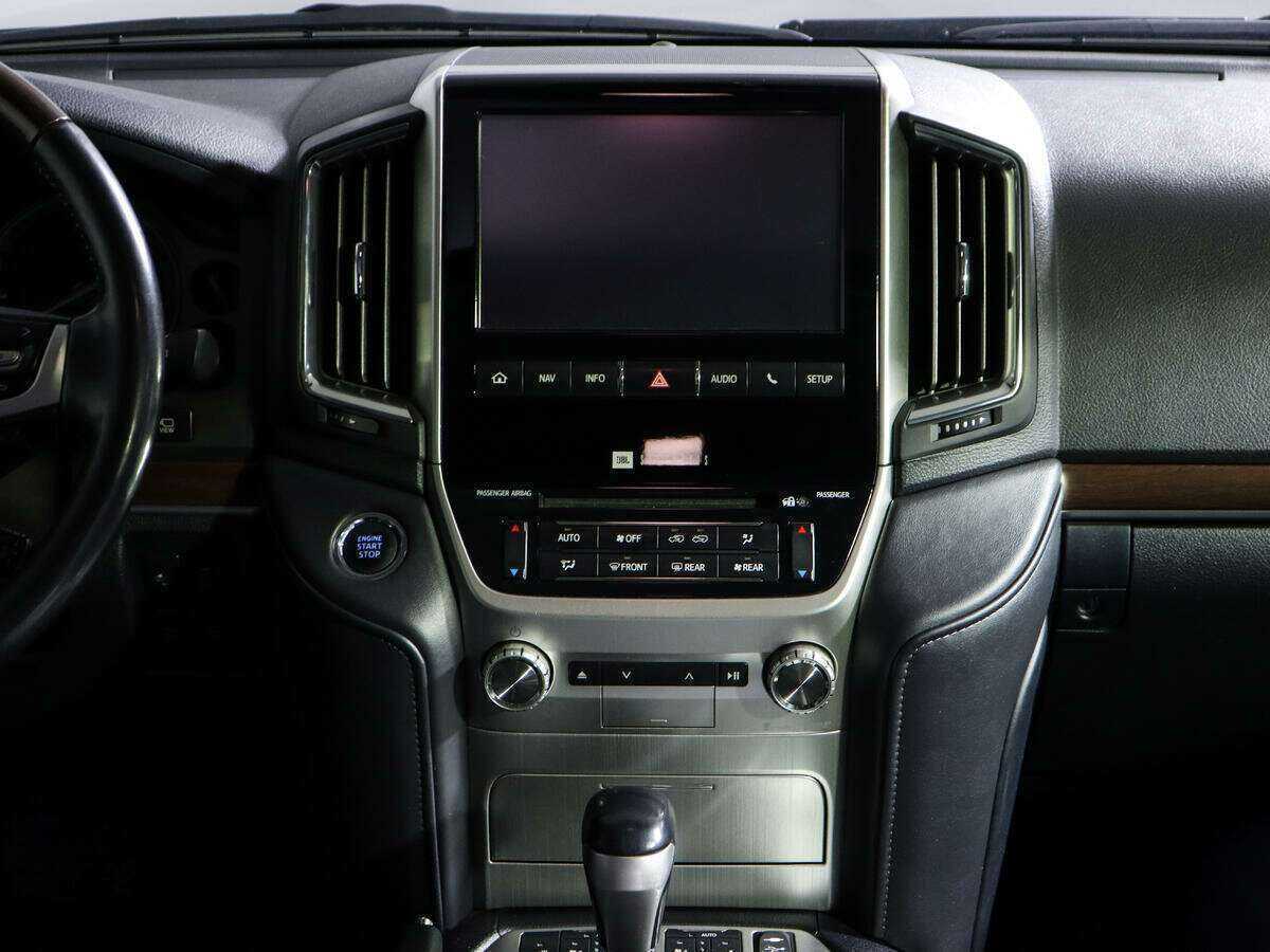 Toyota Land Cruiser 2017 года с пробегом. Фото: #9