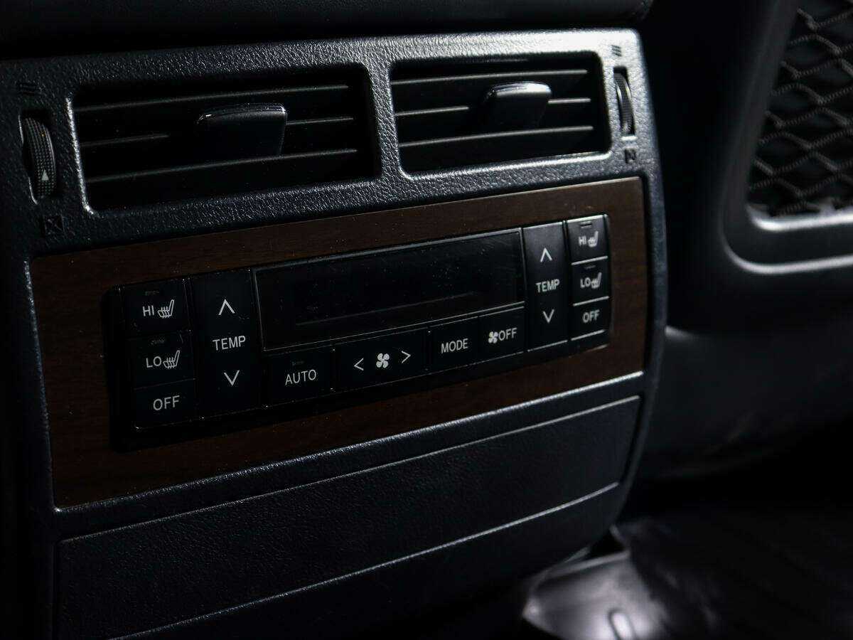 Toyota Land Cruiser 2017 года с пробегом. Фото: #11