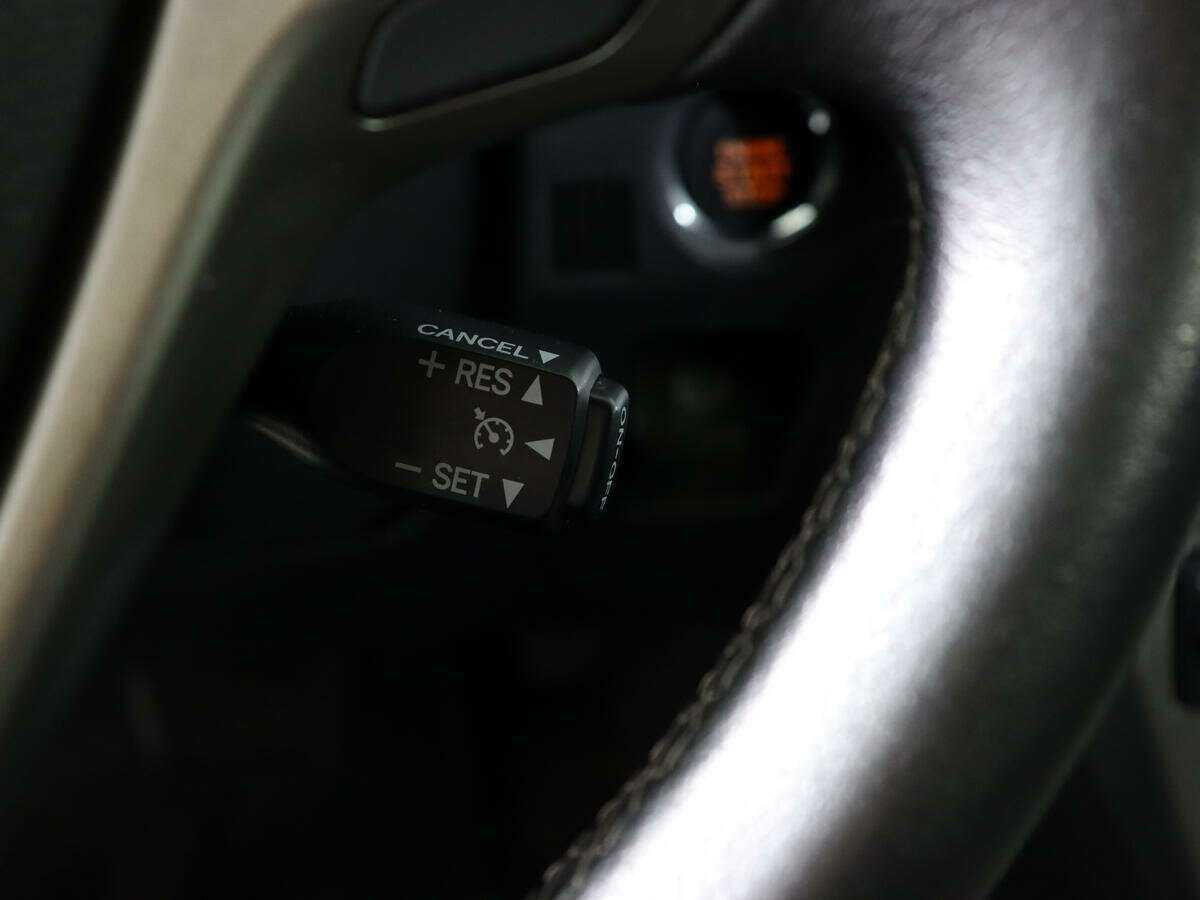 Toyota Avensis 2011 года с пробегом. Фото: #12