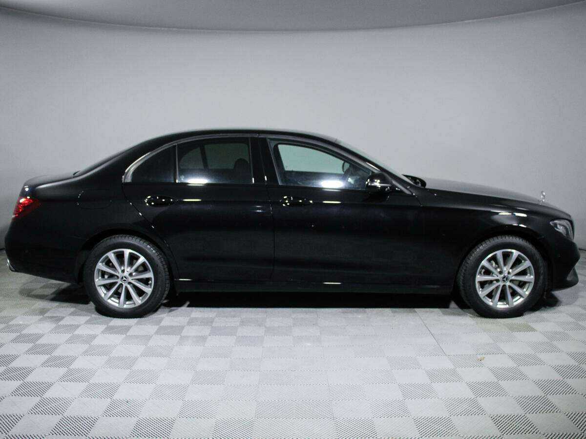 Mercedes-Benz E-Класс 2018 года с пробегом. Фото: #2