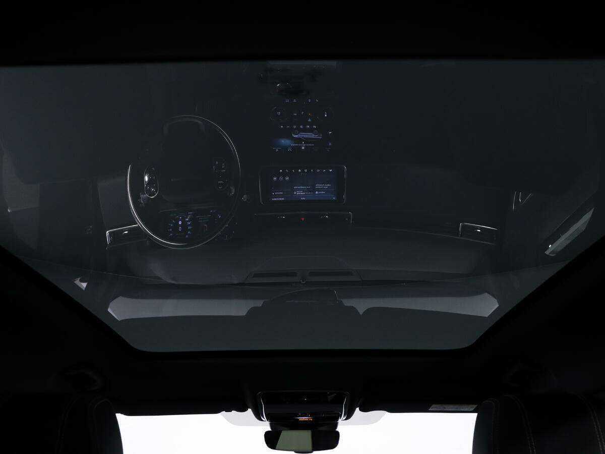 Land Rover Range Rover Velar 2018 года с пробегом. Фото: #12