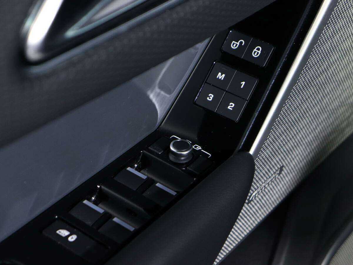 Land Rover Range Rover Velar 2018 года с пробегом. Фото: #14