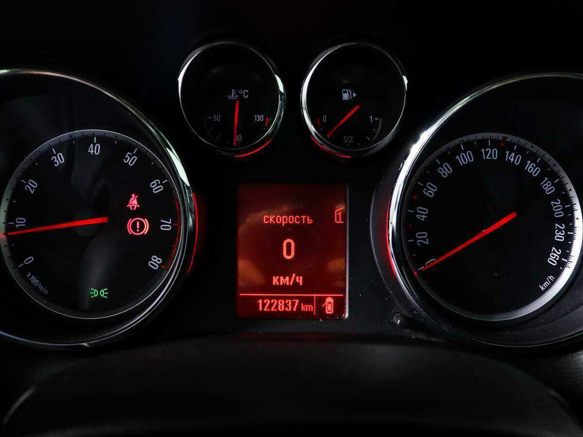 Б/У Опель Астра 2013 года. Фото: #10