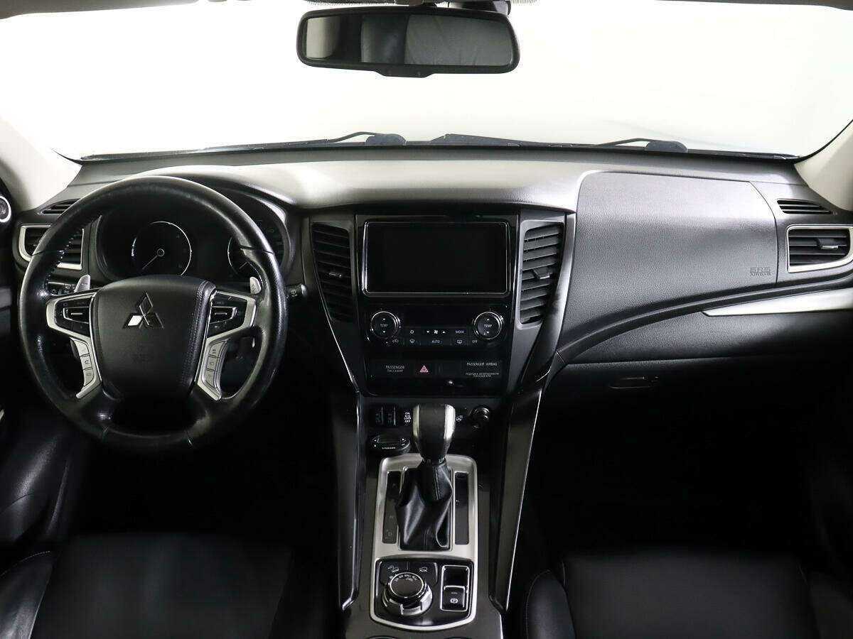 Mitsubishi Pajero Sport 2017 года с пробегом. Фото: #10