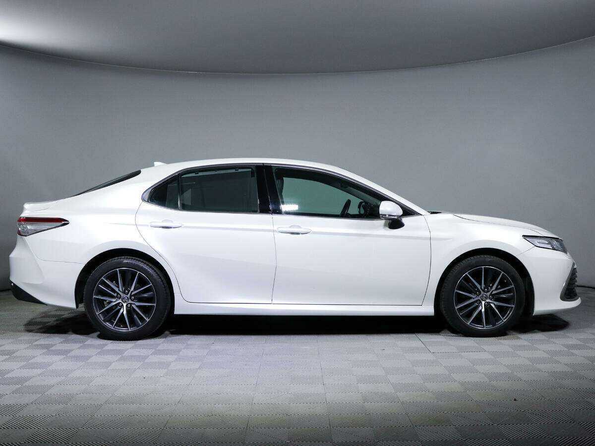 Toyota Camry 2021 года с пробегом. Фото: #3