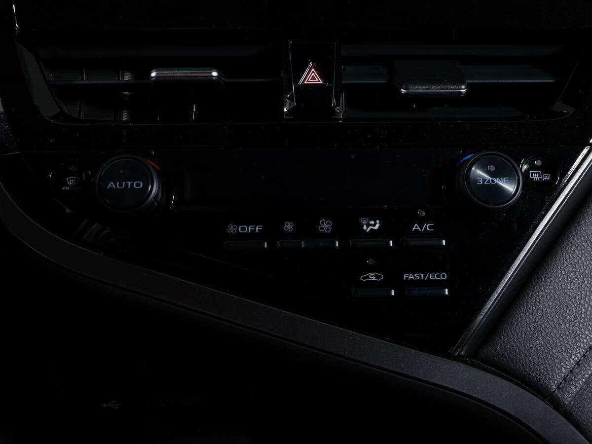Toyota Camry 2021 года с пробегом. Фото: #23