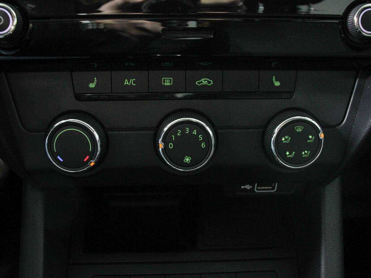 Б/У Шкода Октавия 2018 года. Фото: #13