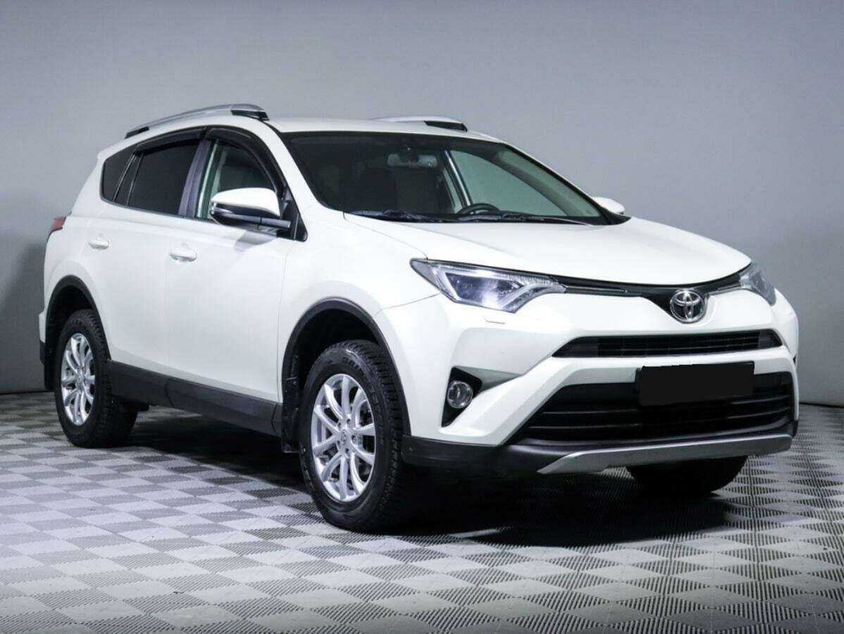 Toyota RAV4 2017 года с пробегом. Фото: #2