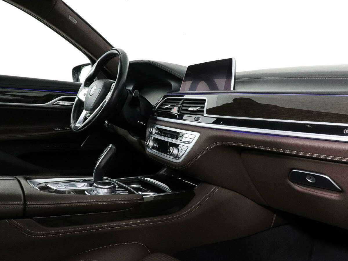 BMW 7 серии 2019 года с пробегом. Фото: #5