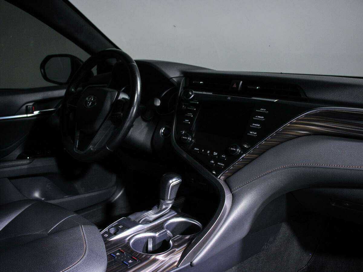 Toyota Camry 2018 года с пробегом. Фото: #6
