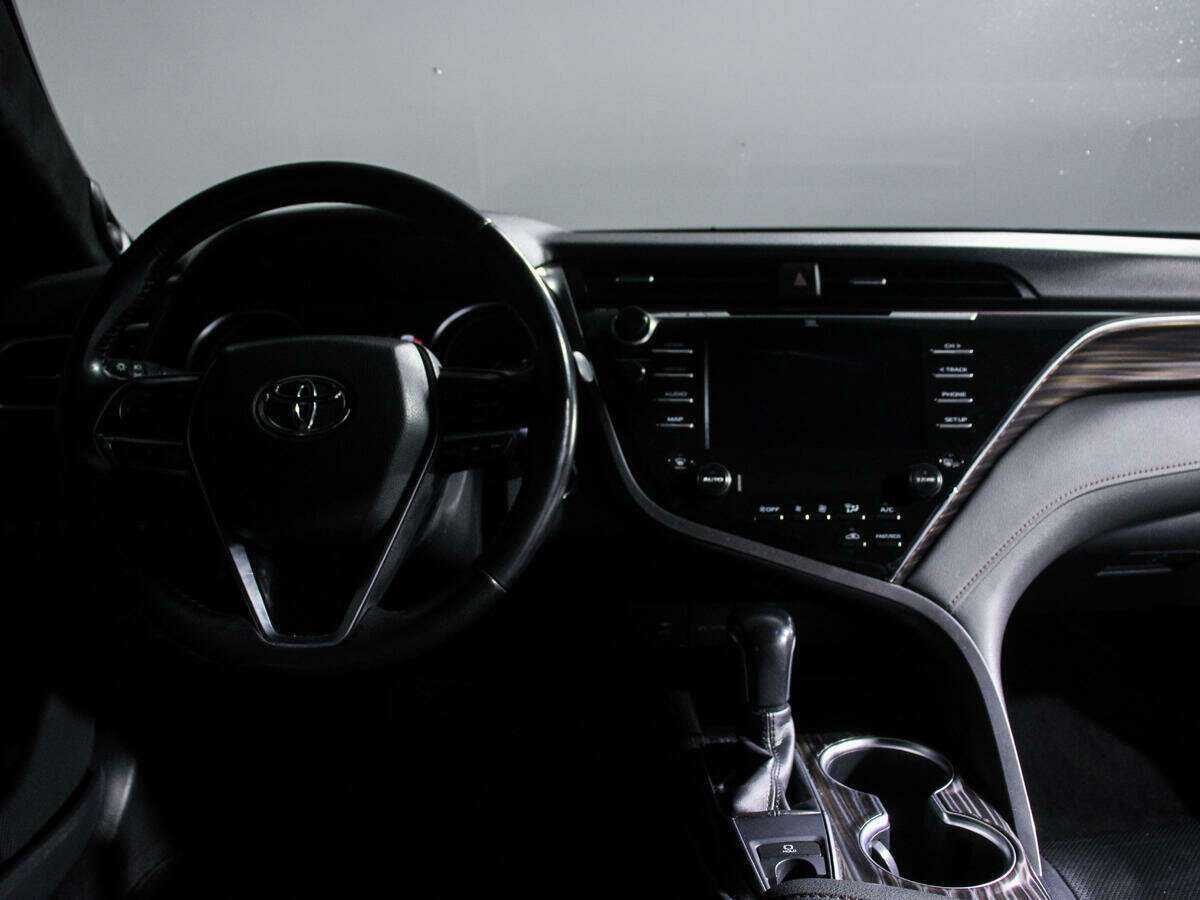 Toyota Camry 2018 года с пробегом. Фото: #9