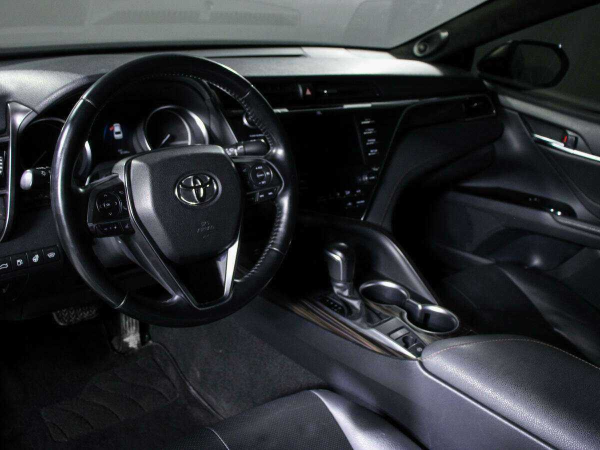 Toyota Camry 2018 года с пробегом. Фото: #11