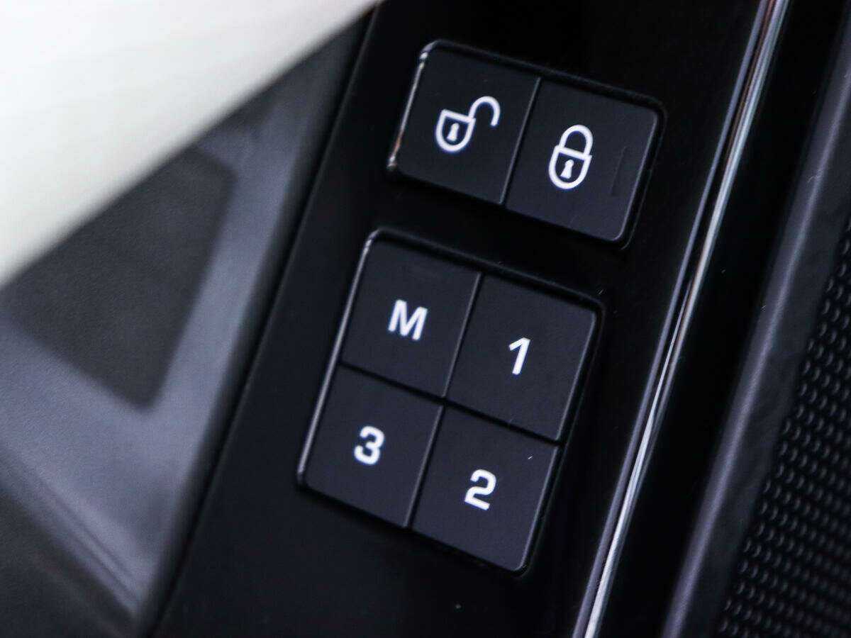 Land Rover Range Rover Velar 2019 года с пробегом. Фото: #24