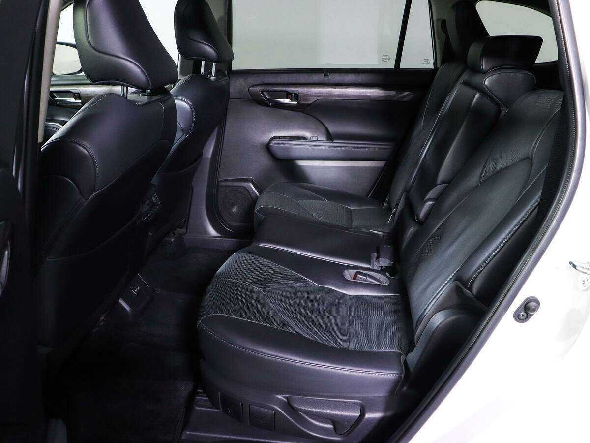 Toyota Highlander 2022 года с пробегом. Фото: #7