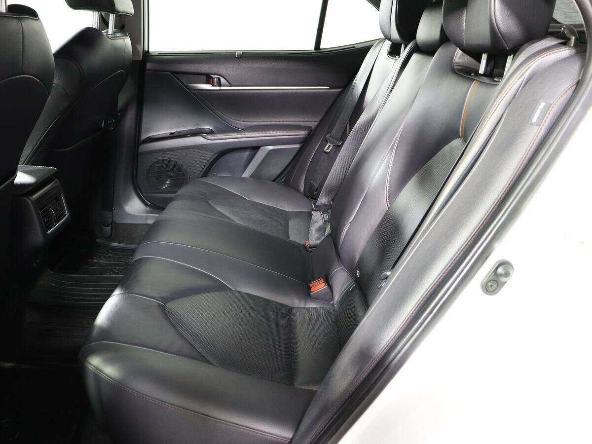 Toyota Camry 2020 года с пробегом. Фото: #6