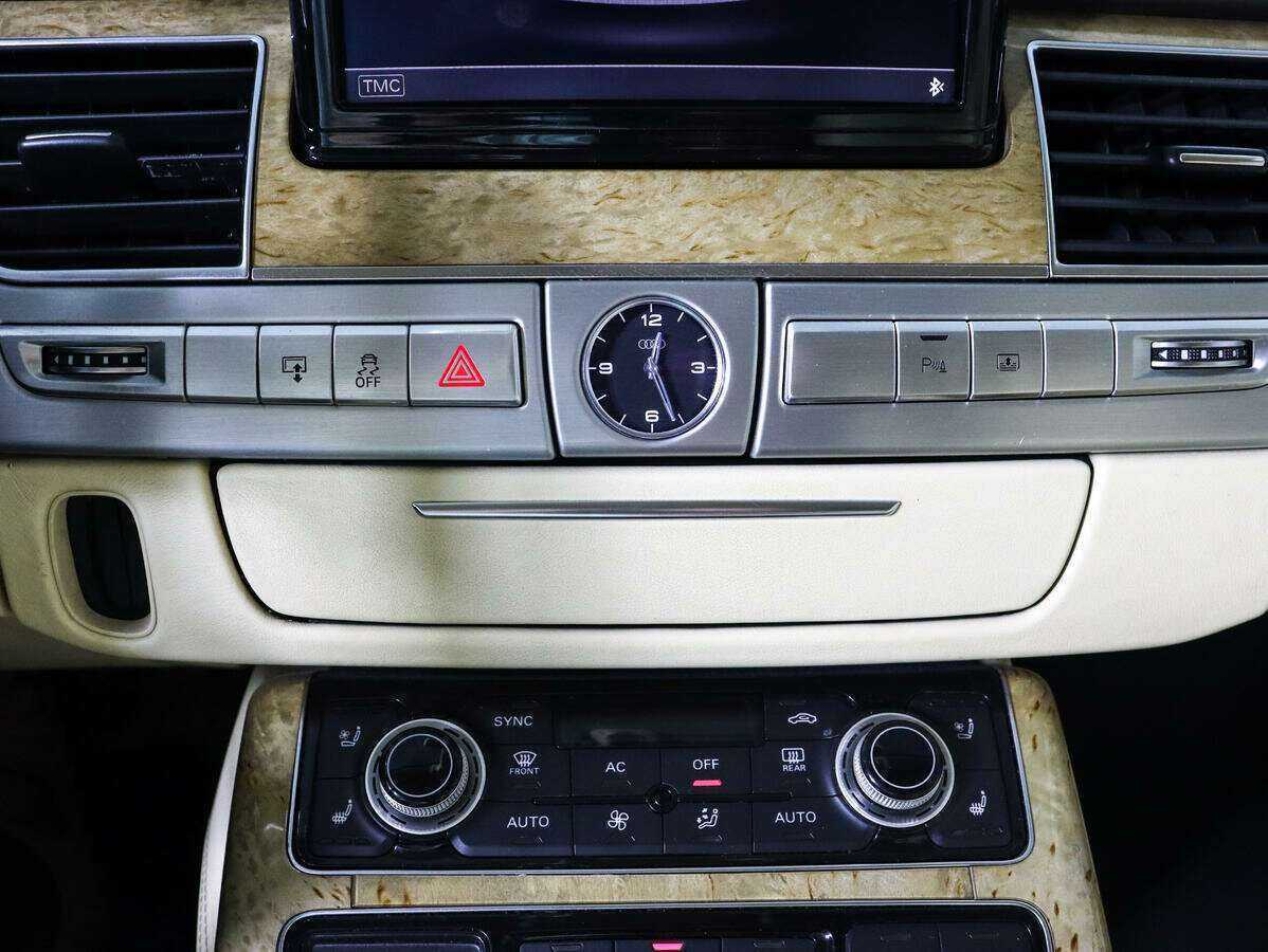 Audi A8 2010 года с пробегом. Фото: #17