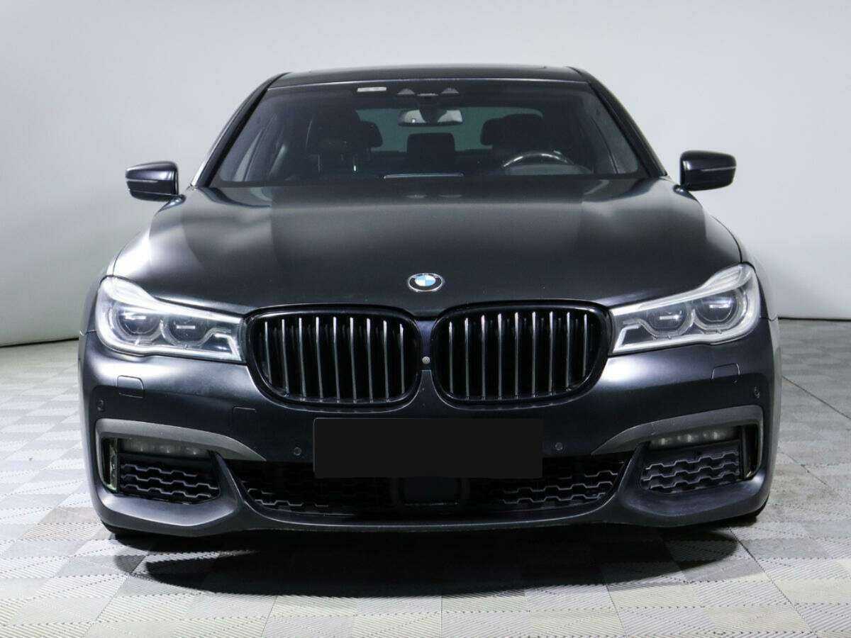 BMW 7 серии 2018 года с пробегом. Фото: #1