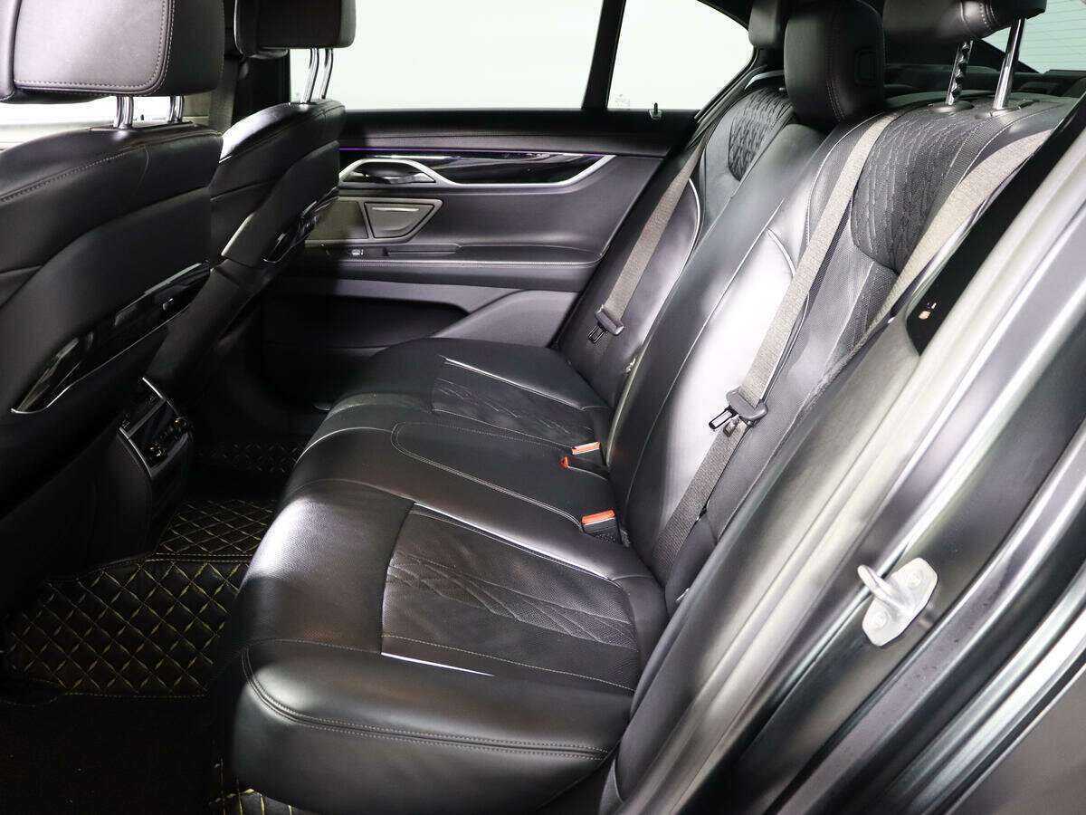 BMW 7 серии 2018 года с пробегом. Фото: #8