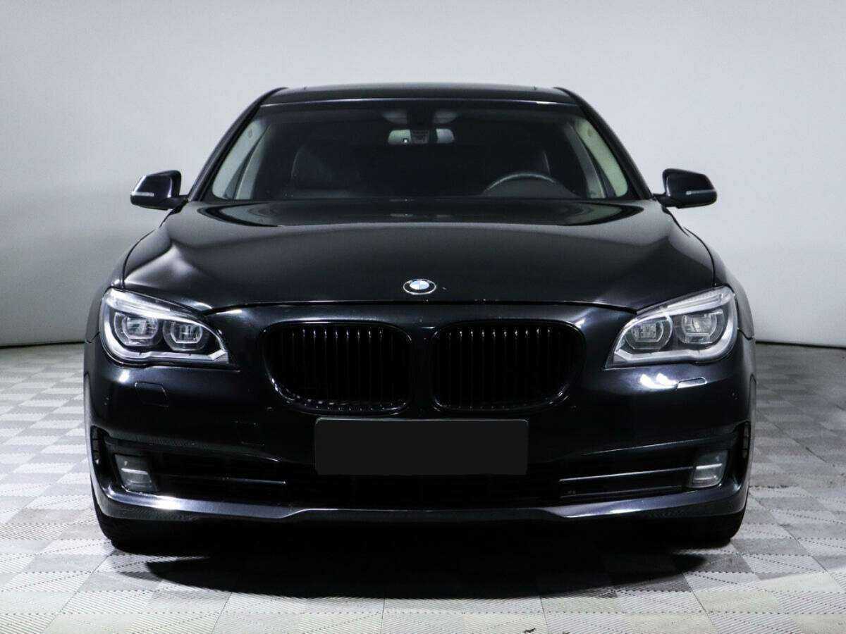 BMW 7 серии 2013 года с пробегом. Фото: #1