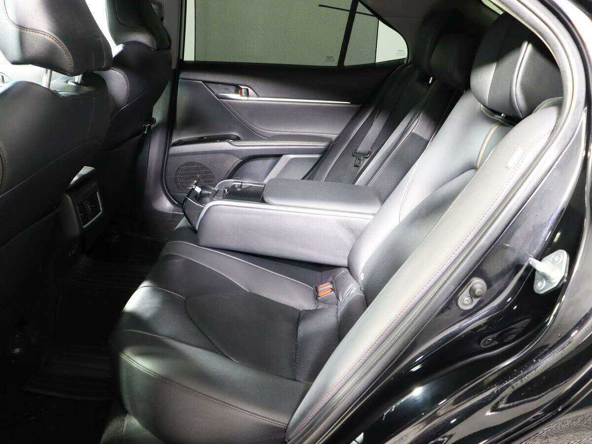 Toyota Camry 2020 года с пробегом. Фото: #7