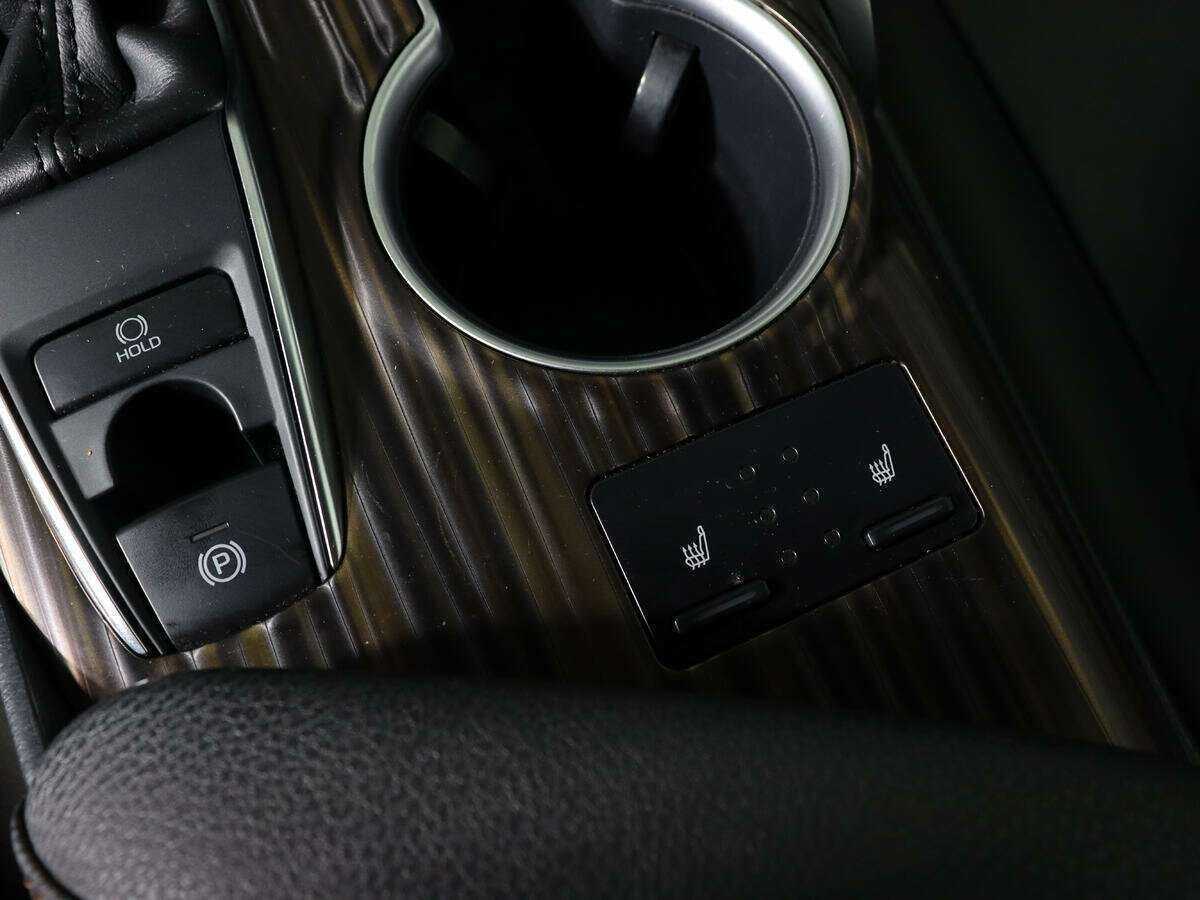 Toyota Camry 2020 года с пробегом. Фото: #21