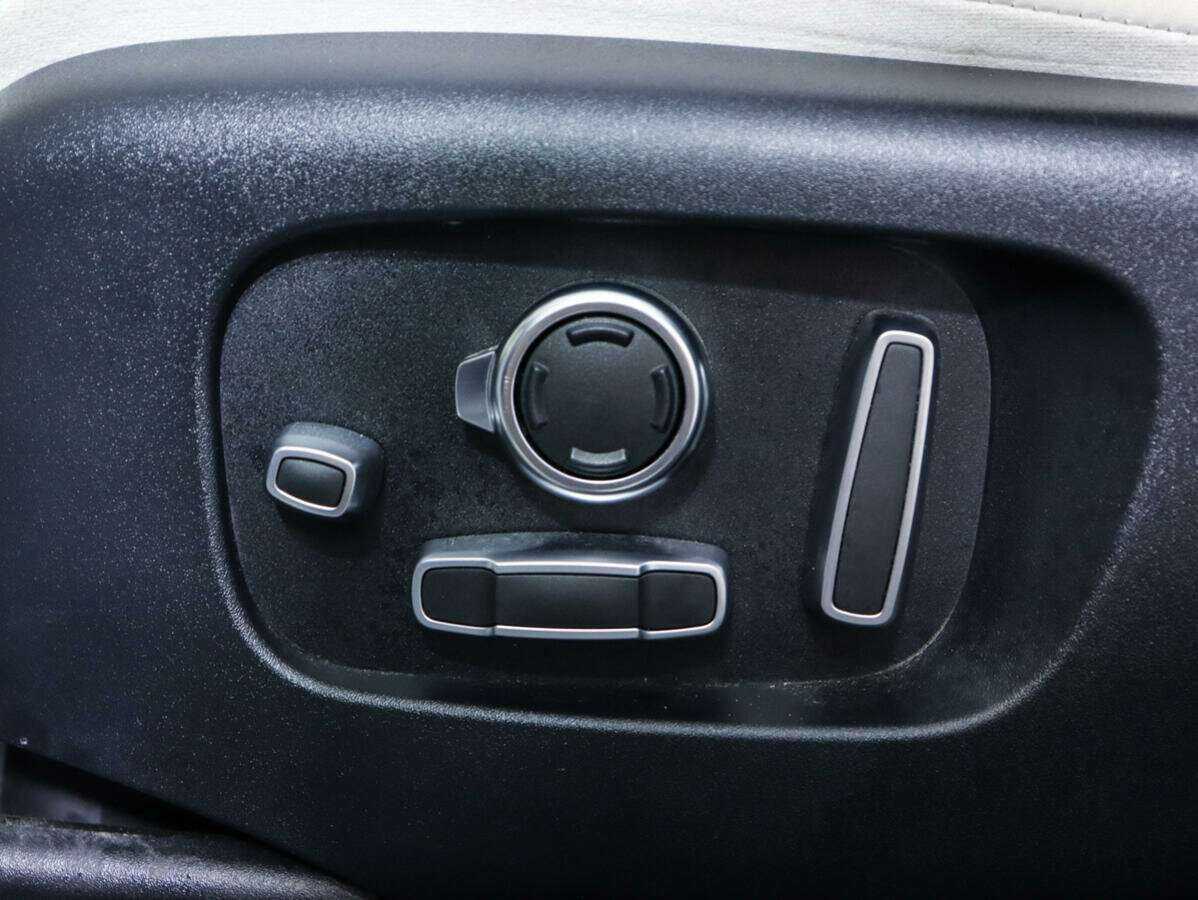 Land Rover Range Rover Velar 2018 года с пробегом. Фото: #17