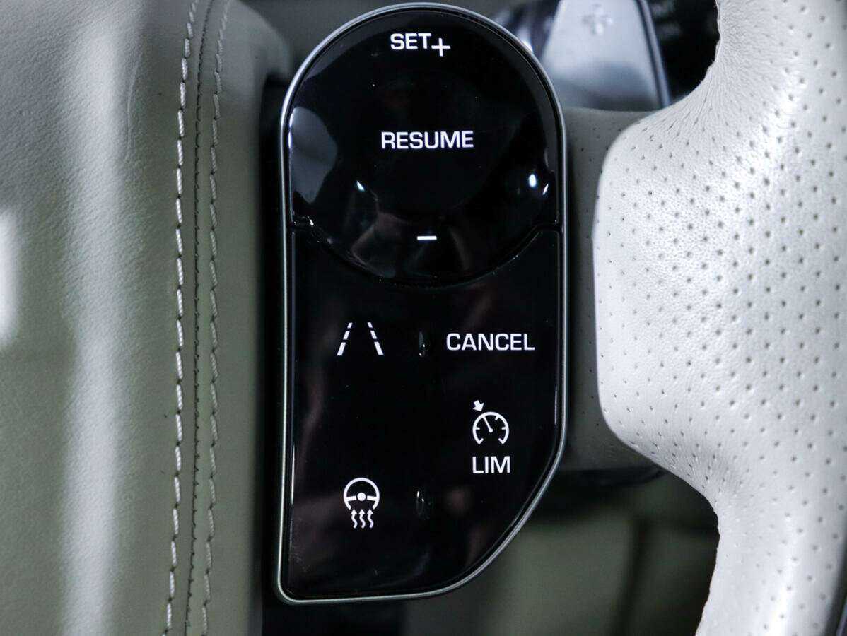 Land Rover Range Rover Velar 2018 года с пробегом. Фото: #18