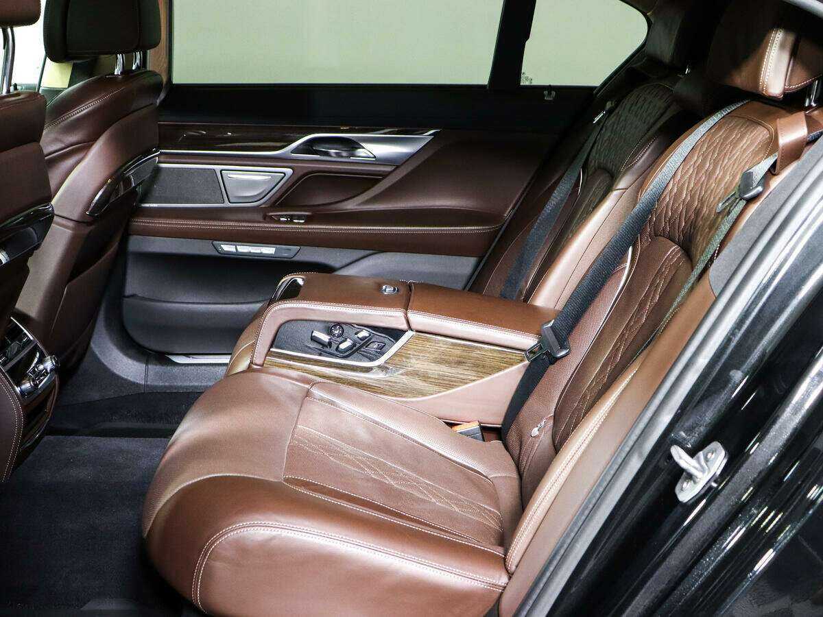 BMW 7 серии 2016 года с пробегом. Фото: #6
