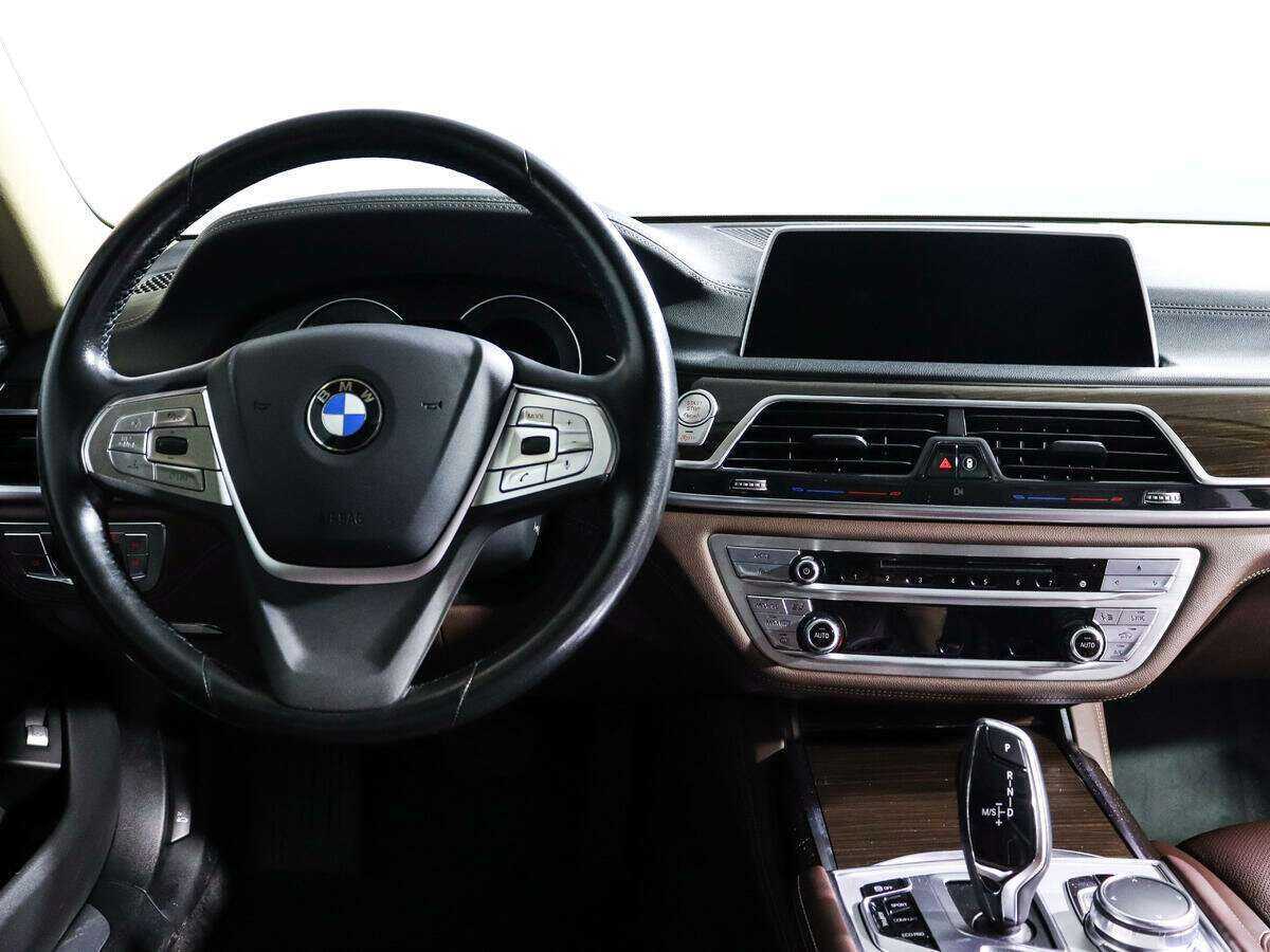BMW 7 серии 2016 года с пробегом. Фото: #8