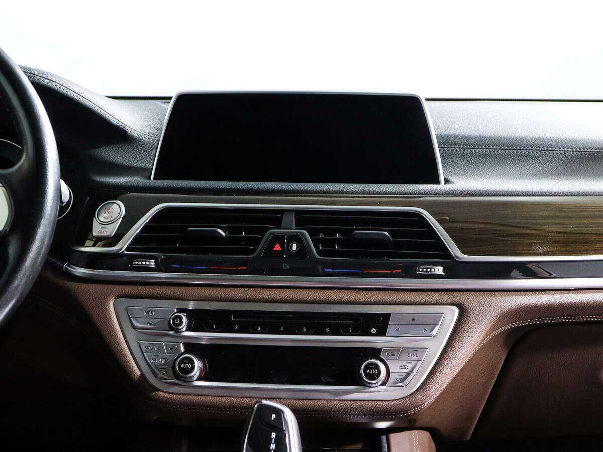 BMW 7 серии 2016 года с пробегом. Фото: #9