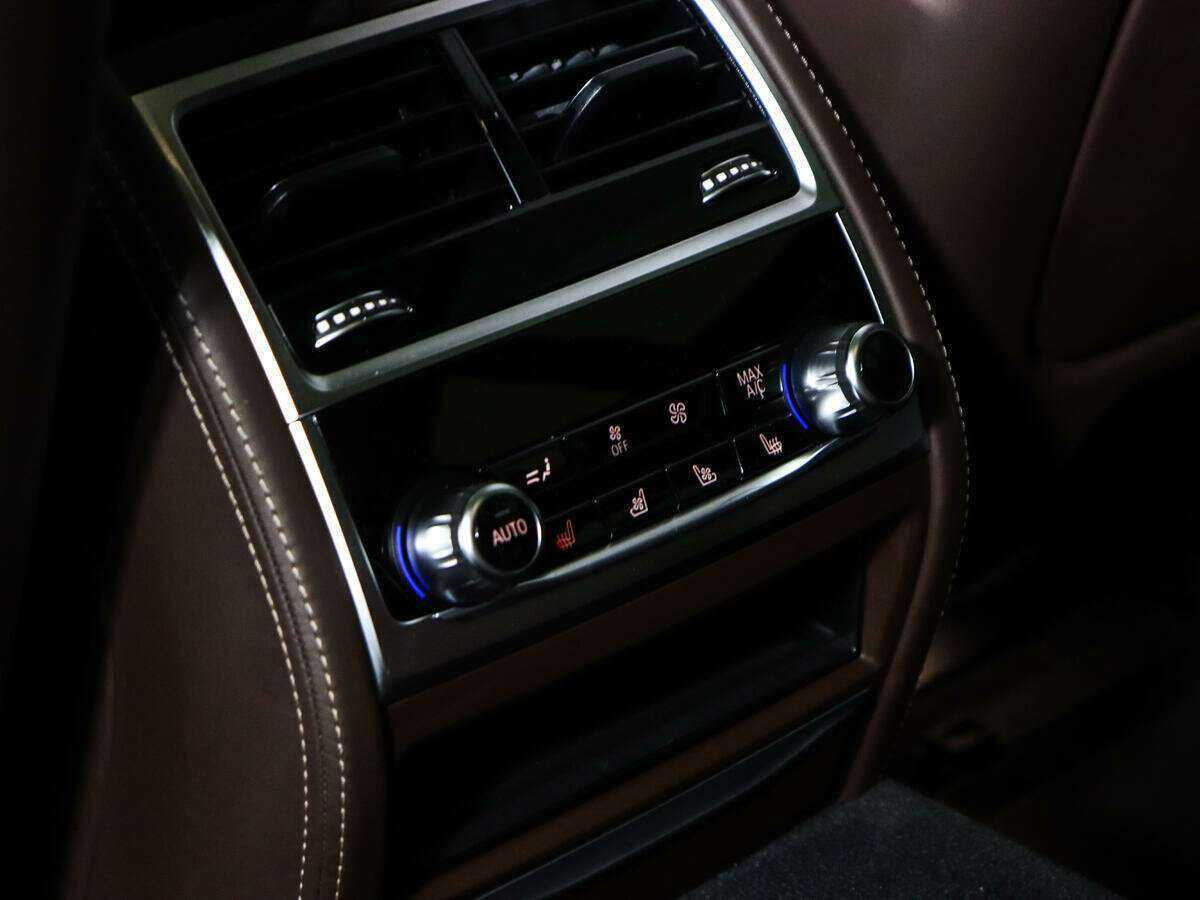 BMW 7 серии 2016 года с пробегом. Фото: #21