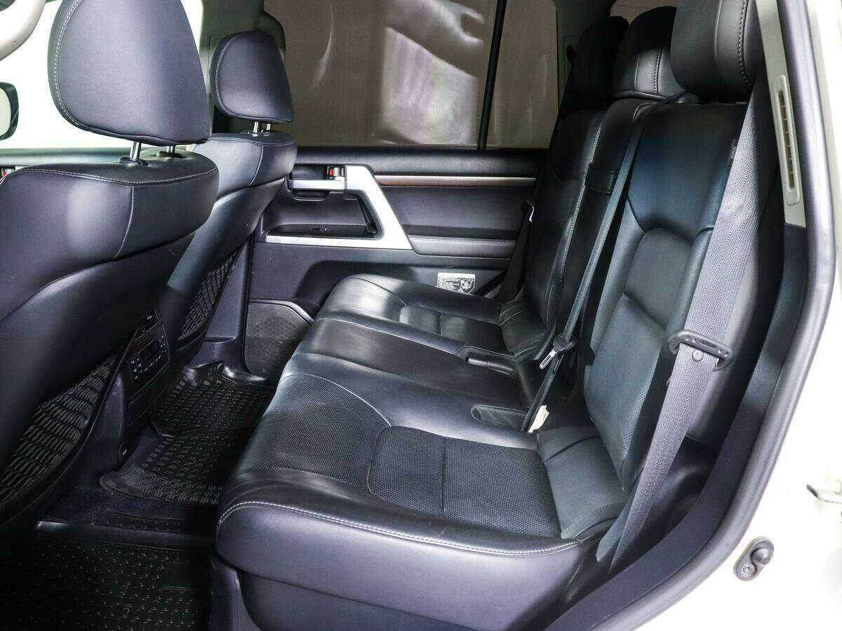 Toyota Land Cruiser 2017 года с пробегом. Фото: #7