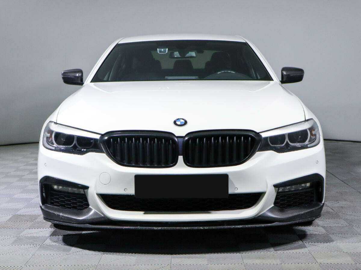 BMW 5 серии 2018 года с пробегом. Фото: #1
