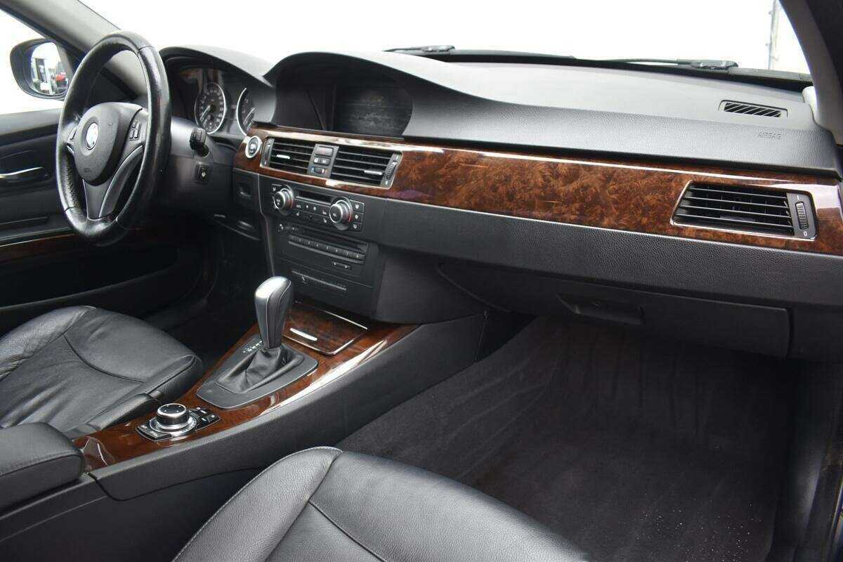 BMW 3 серии 2009 года с пробегом. Фото: #8