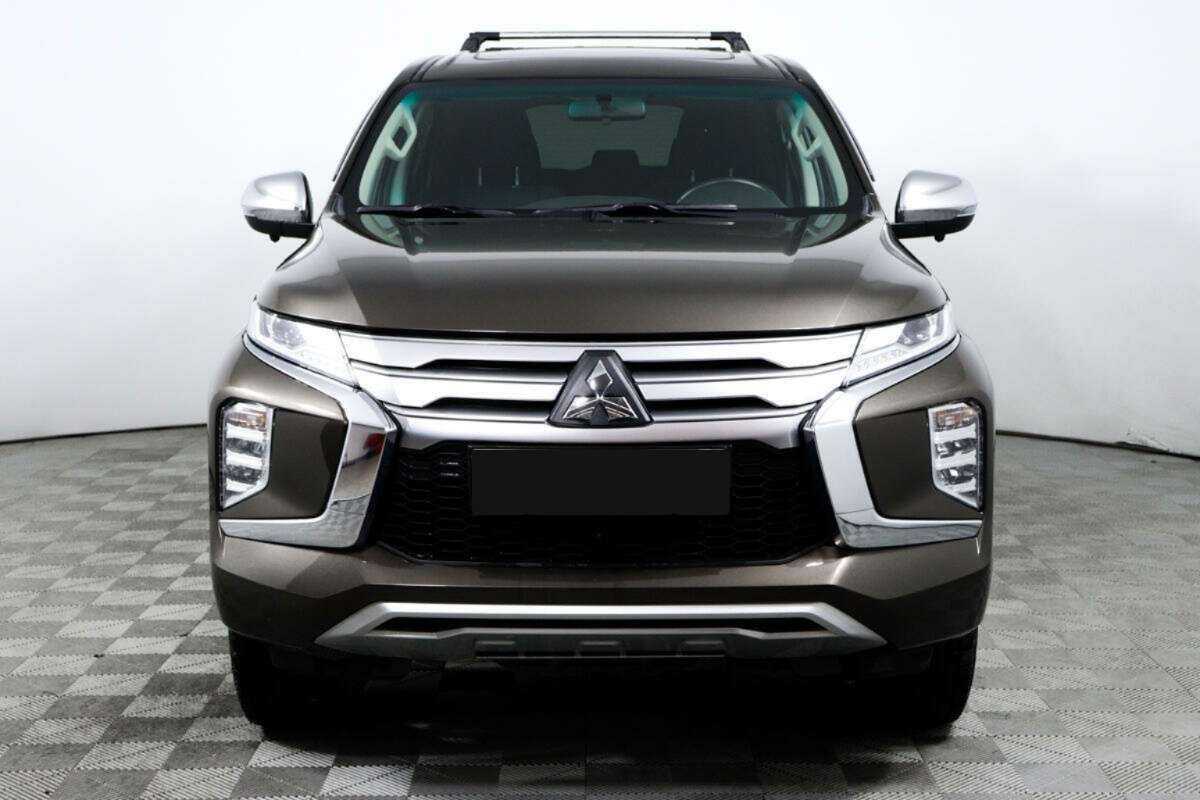 Mitsubishi Montero Sport 2022 года с пробегом. Фото: #1