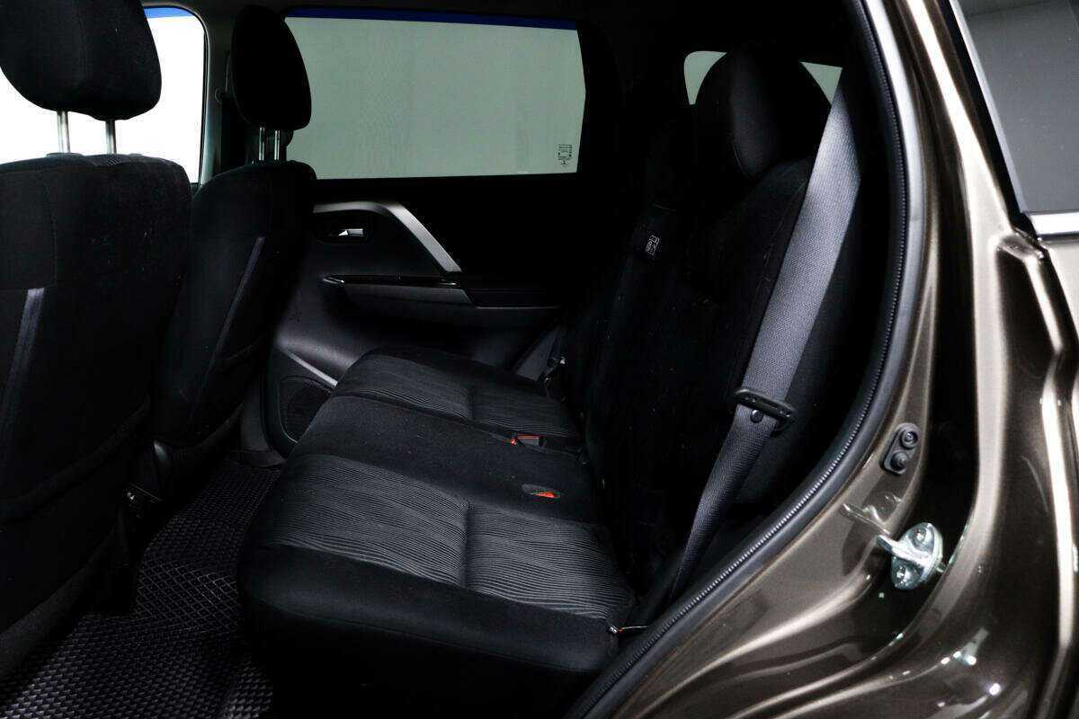 Mitsubishi Montero Sport 2022 года с пробегом. Фото: #11