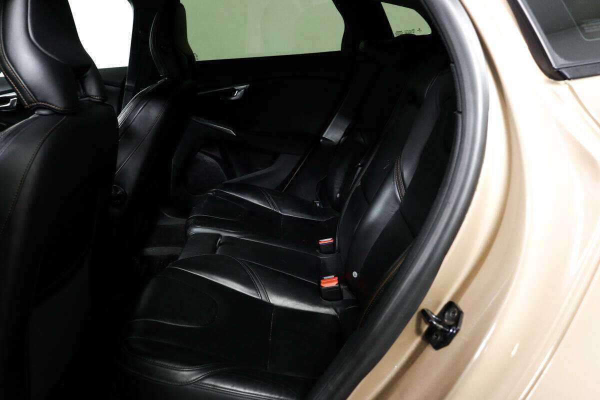 Volvo V40 Cross Country 2013 года с пробегом. Фото: #11