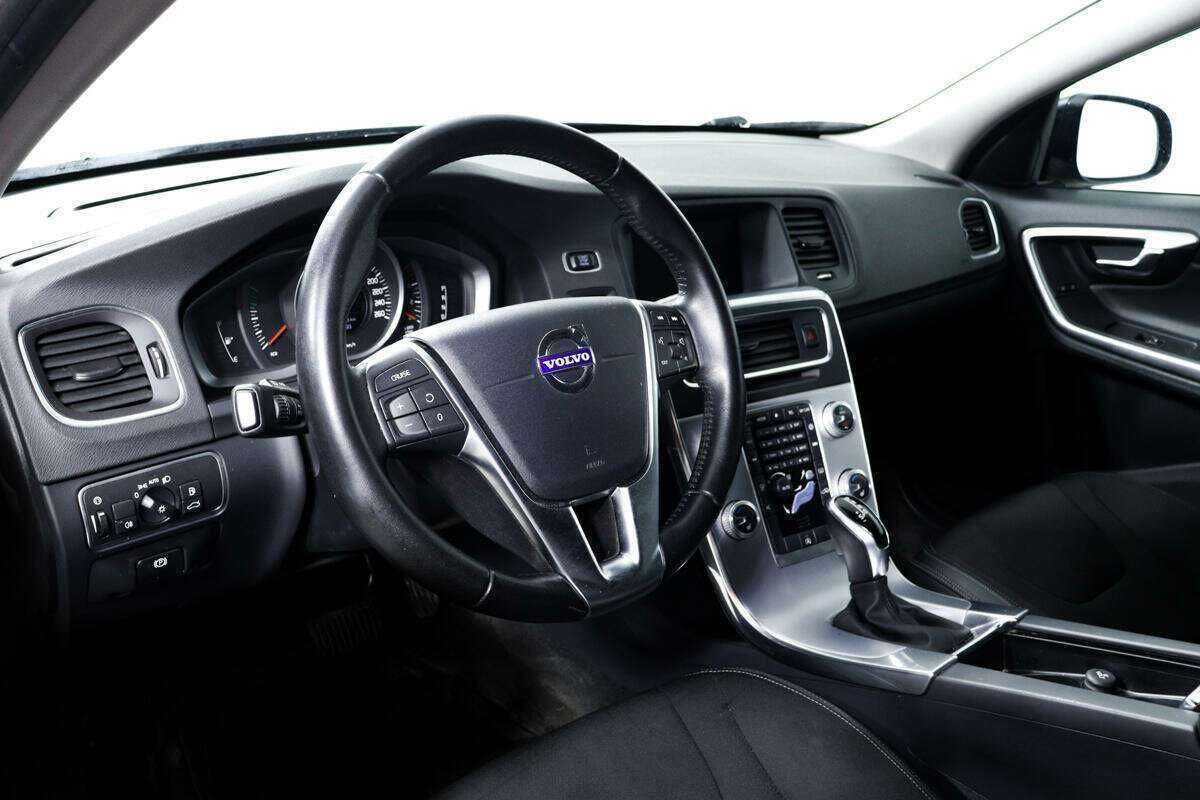 Volvo V60 Cross Country 2018 года с пробегом. Фото: #11