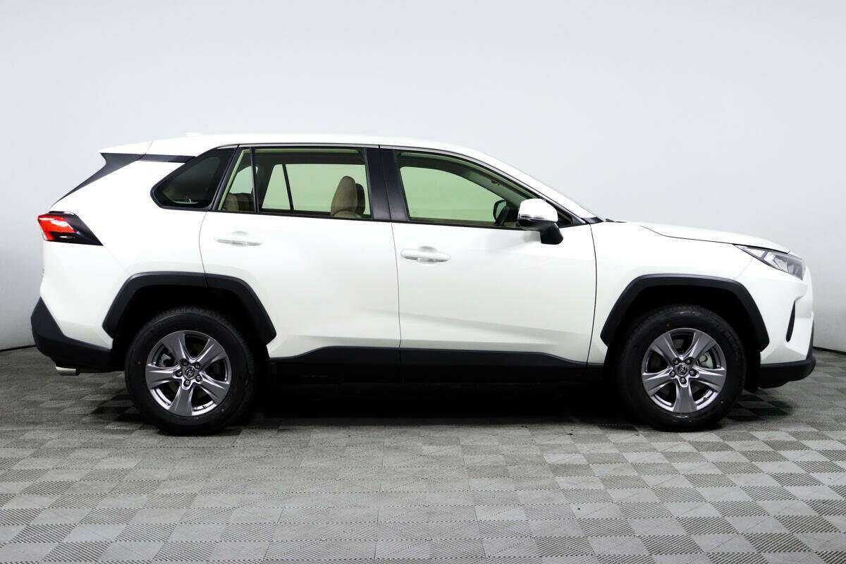 Toyota RAV4 2022 года с пробегом. Фото: #3
