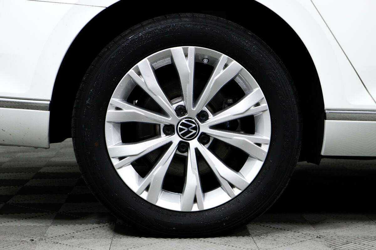 Volkswagen Passat 2018 года с пробегом. Фото: #12