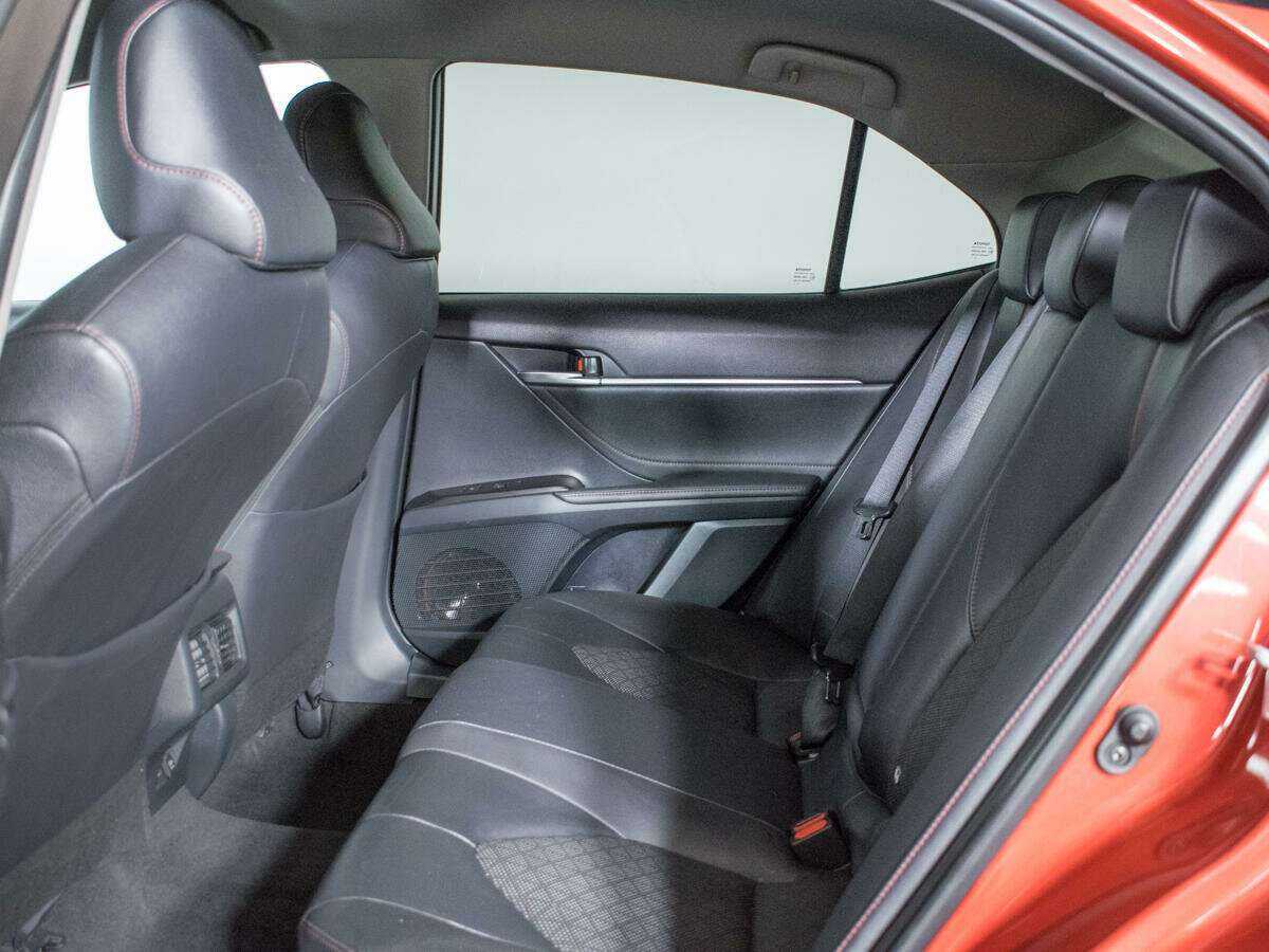 Toyota Camry 2021 года с пробегом. Фото: #9