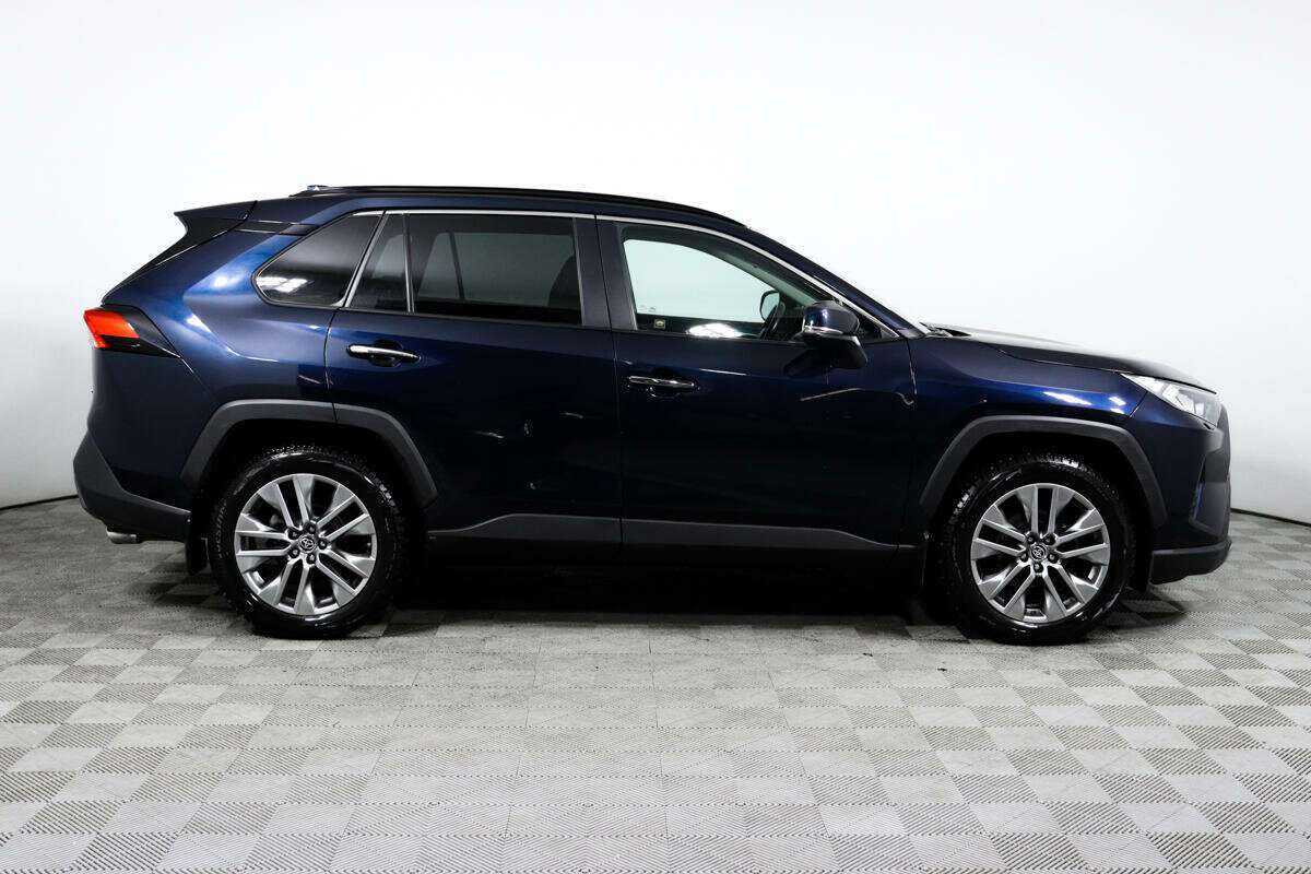Toyota RAV4 2020 года с пробегом. Фото: #3
