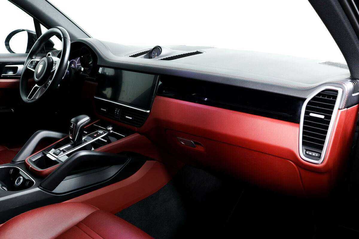 Porsche Cayenne 2018 года с пробегом. Фото: #4