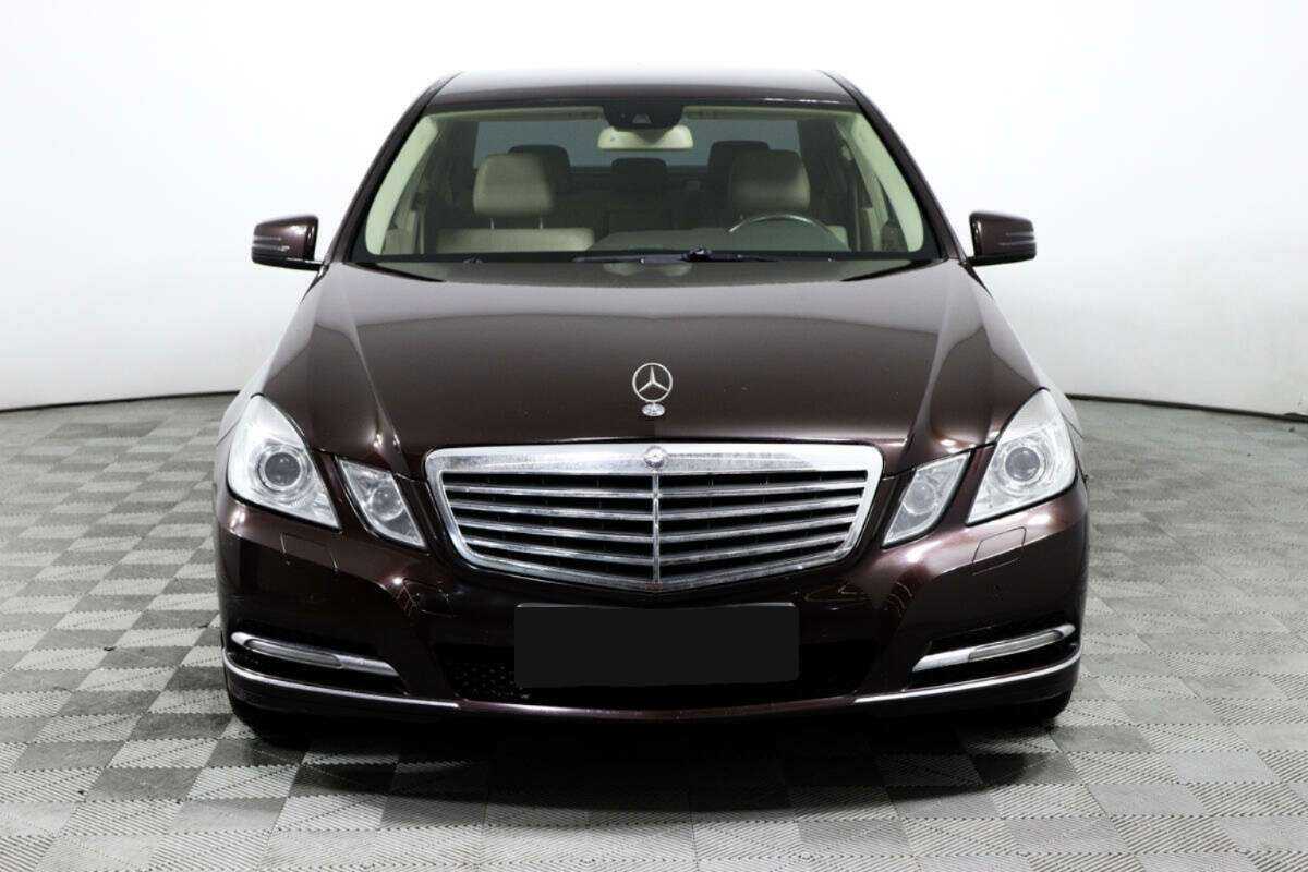 Mercedes-Benz E-Класс 2011 года с пробегом. Фото: #1