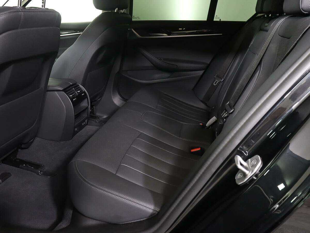 BMW 5 серии 2021 года с пробегом. Фото: #8