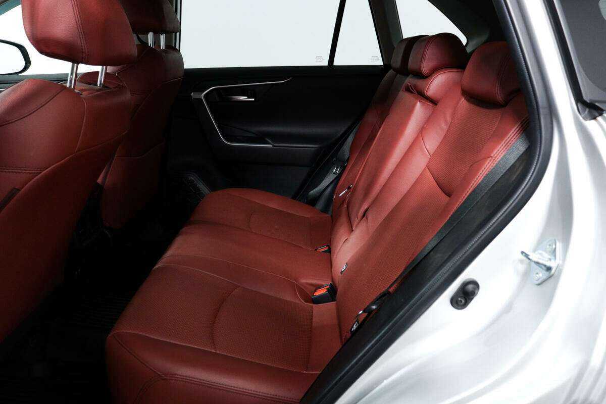 Toyota RAV4 2021 года с пробегом. Фото: #11