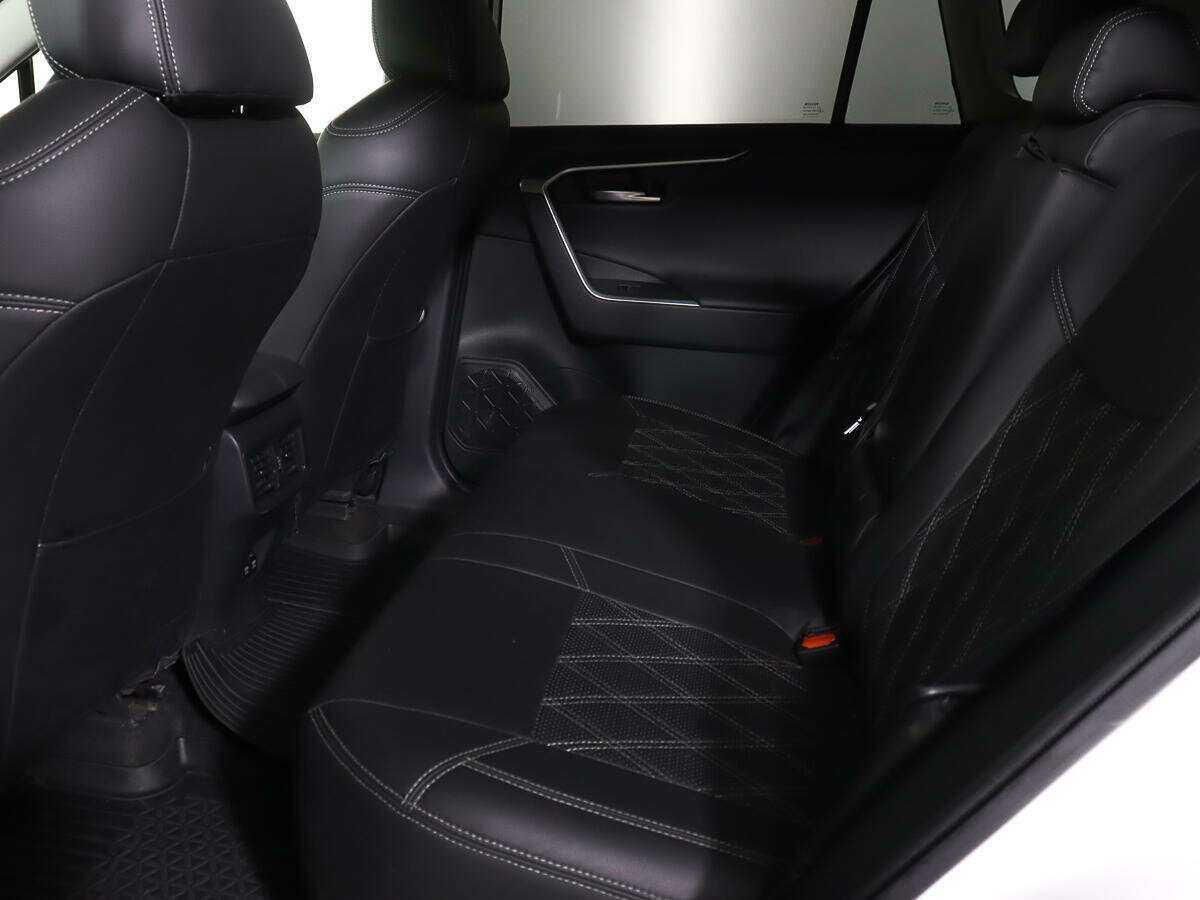 Toyota RAV4 2020 года с пробегом. Фото: #10